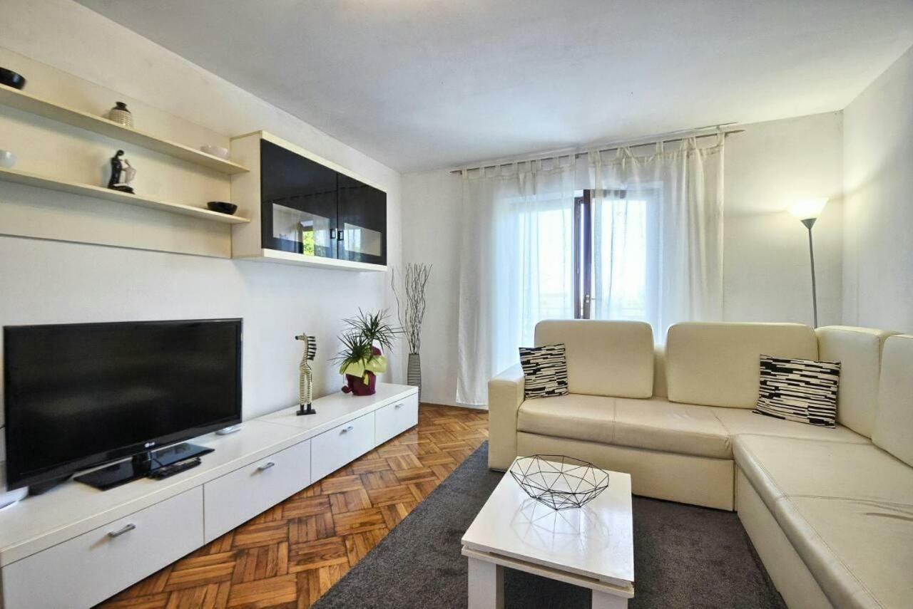 The Big Smile Apartments Πούλα Εξωτερικό φωτογραφία
